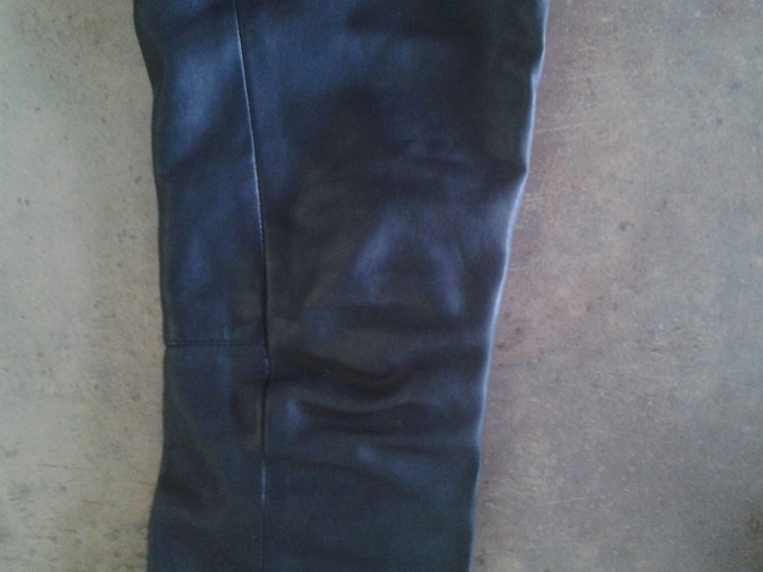 Photo MOTO pantalon en veste cuir noir, ensemble femme 480
