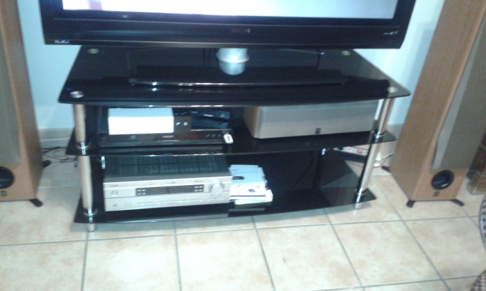 Table televiseur en verre fume
