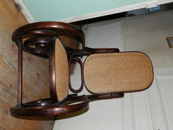 VENDS ROCKING CHAIR
