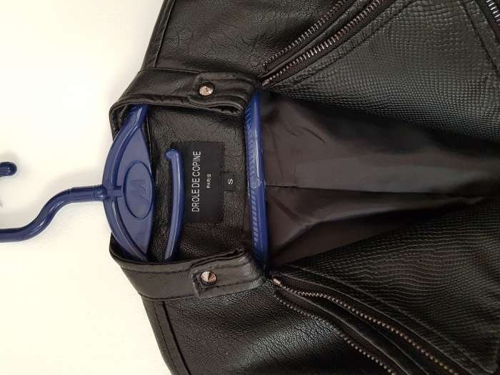 Photo Blouson Femme en simili-cuir... État neuf... Taille S 480