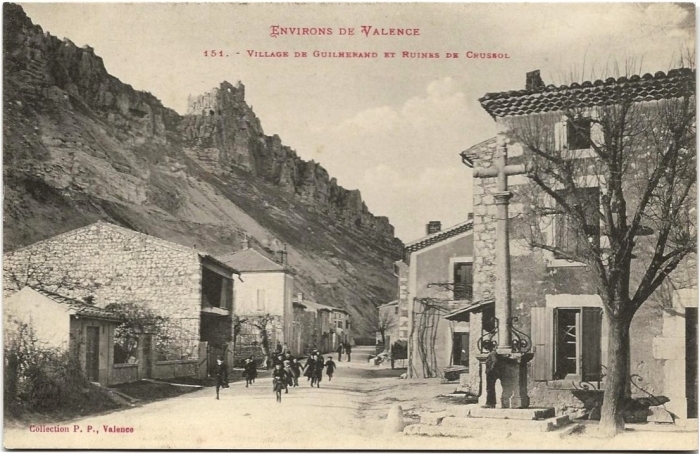 Carte postale ancienne - Village de Guilherand et Ruines de Crussol (07)