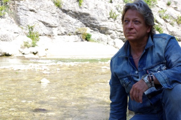 ALAIN TURBAN CHANTE LA CAVERNE DU PONT D'ARC