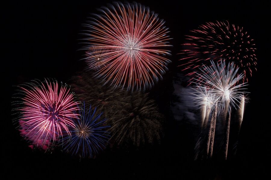 Bal, feux d'artifices, défilé aux flambeaux - Barnas