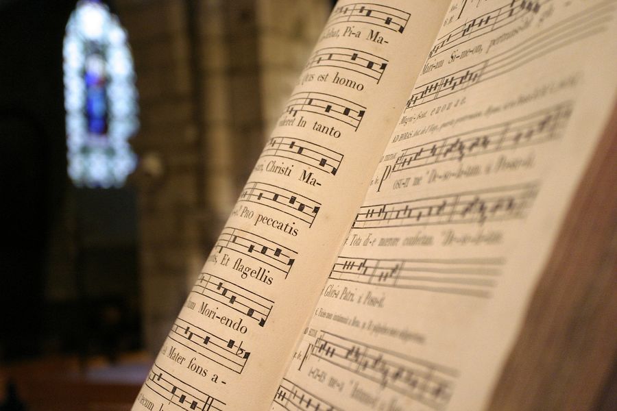 Concert de chant grégorien (répétition publique des participants à un stage de chant grégorien en acoustique) - Chalencon