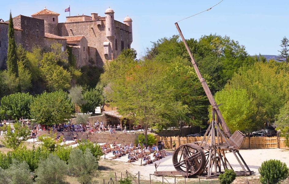 Démonstration d’un tir de trébuchet au Château des Roure - Labastide-de-Virac